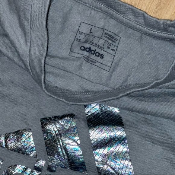 🌼 Adidas Tee - Picture 2 of 2